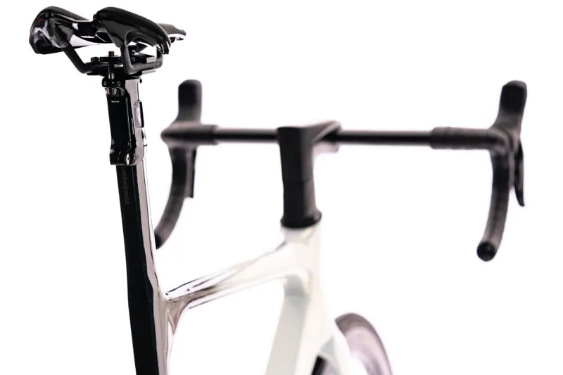 2020 Giant Propel Advanced SL 1 Disc Carbon Road Bike in White-4