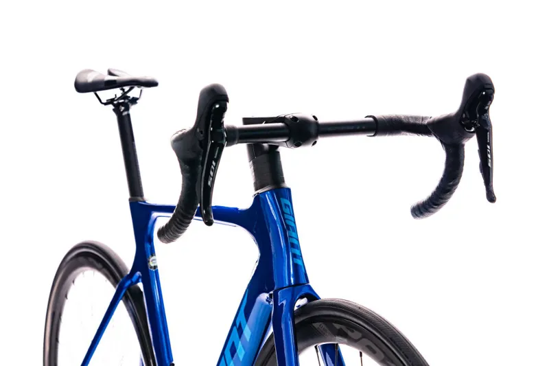 2020 Giant Propel Advanced 2 Disc Carbon Road Bike in Blue-6