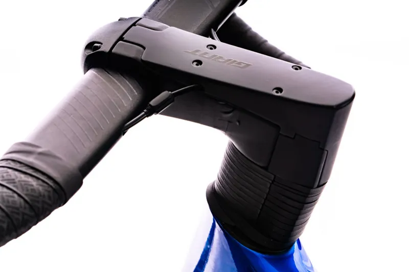 2020 Giant Propel Advanced 2 Disc Carbon Road Bike in Blue-2