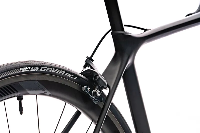 2020 Giant TCR Advanced Pro 1 Carbon Road Bike in Black-3