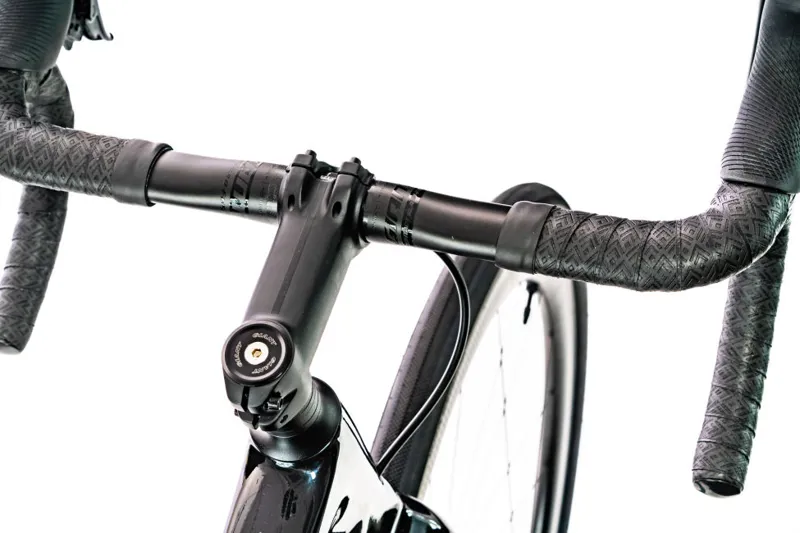 2020 Giant Revolt Advanced Pro Carbon Gravel Bike in Black-3