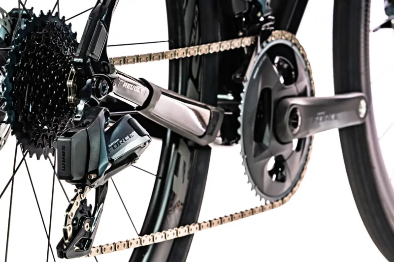 2020 Giant Revolt Advanced Pro Carbon Gravel Bike in Black-2