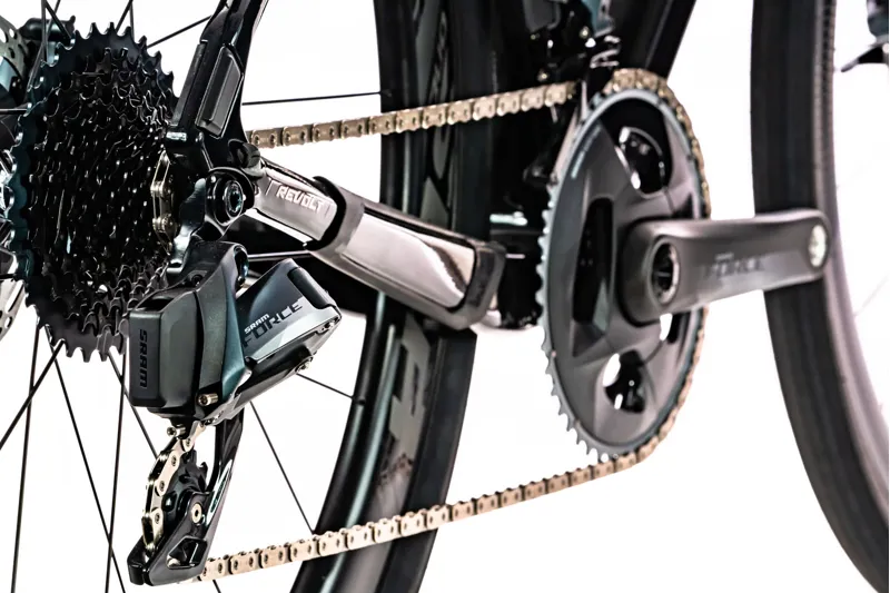 2020 Giant Revolt Advanced Pro Carbon Gravel Bike in Black-1