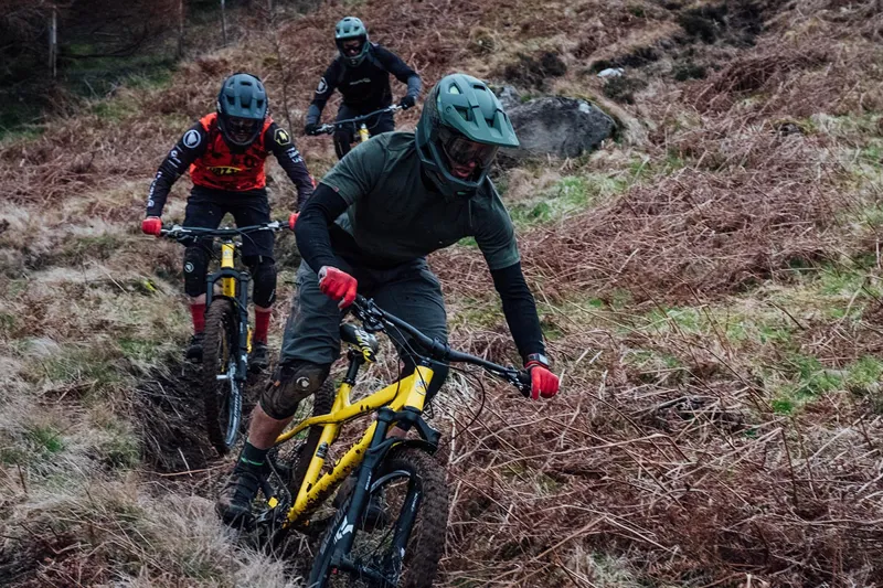 Endura MT500 Hard Shell Knee Pads in Black-6