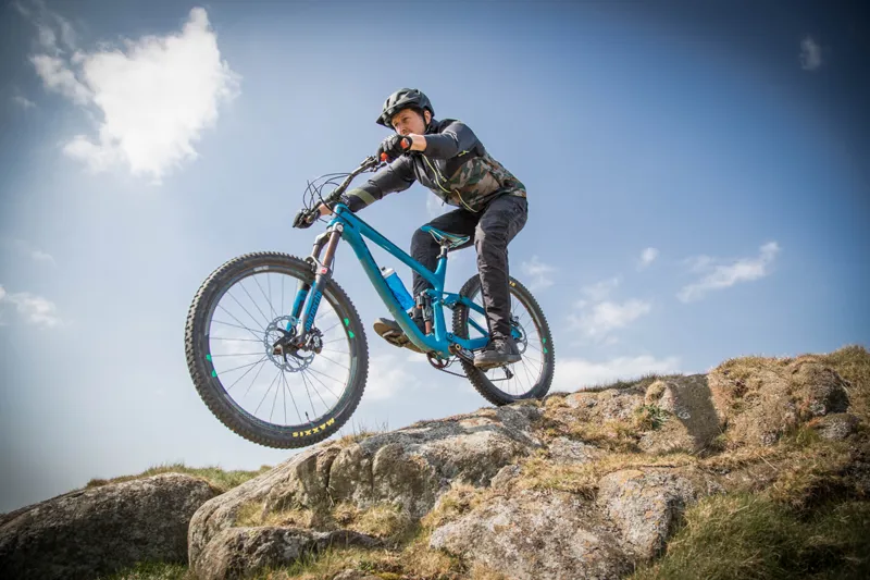 Endura SingleTrack Trousers in Black-2