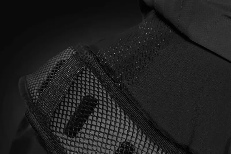 Endura MT500 Waterproof Jacket in Black-9