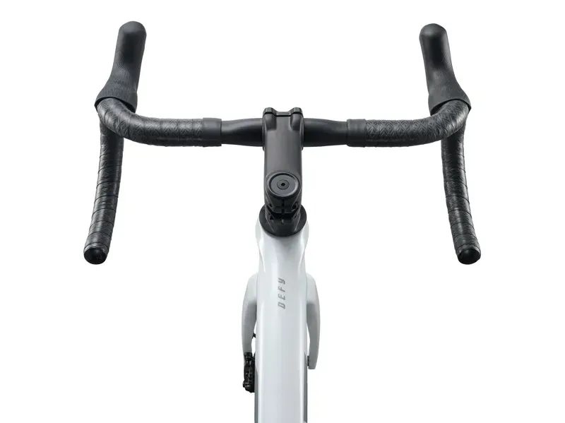 Giant Defy Advanced 2 Road Bike in Pearl White-5
