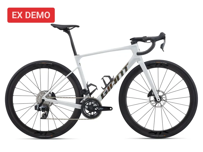 EX DEMO Defy Advanced Pro 1 White Large